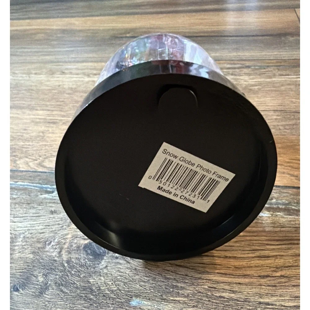 New Photo‎ Waterglobe Iridescent White Clear Glitter Display 2 Pictures